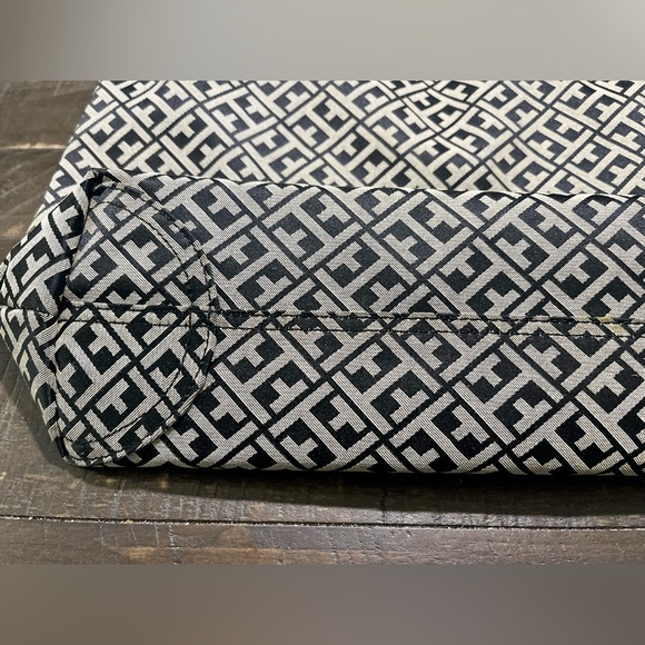 Tommy Hilfiger Logo Catch All Tote Bag Purse - Picture 5 of 10